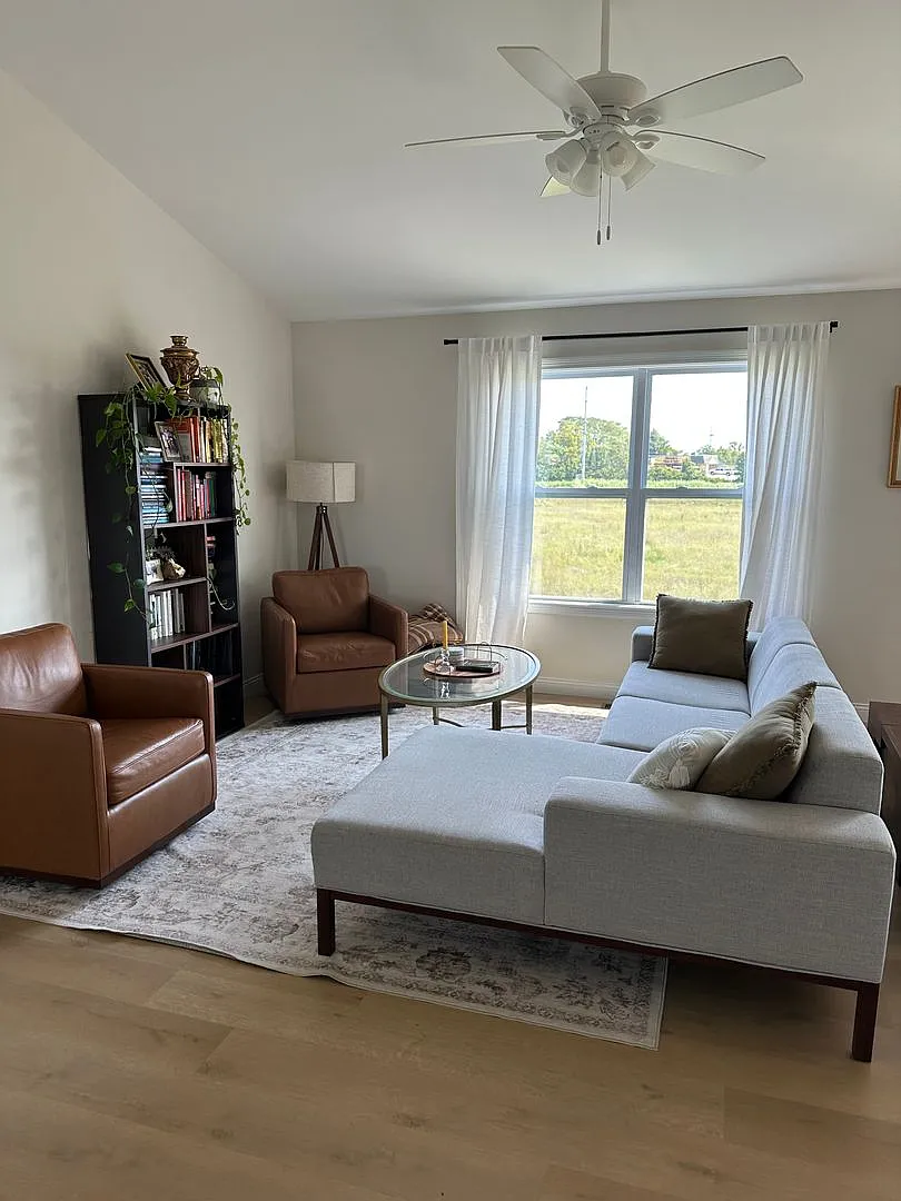 Beautiful 3-Bedroom, 3-Bathroom Home with Neighborhood Pool Access in Williamstown, KY — Photo 4