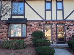 10 Mansion Woods Dr #D, Agawam, MA 01001