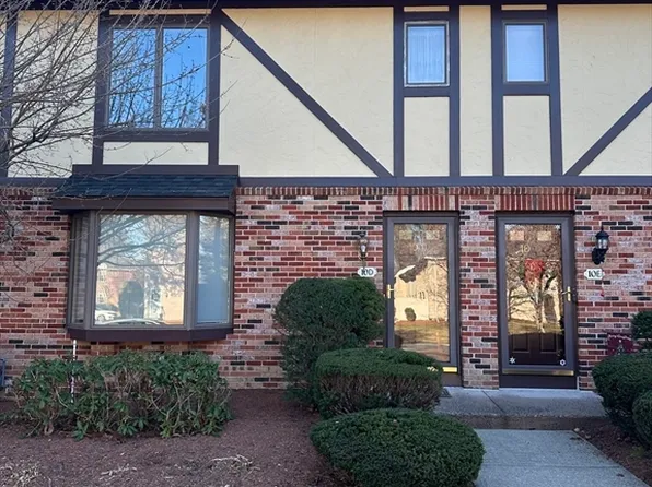 10 Mansion Woods Dr #D, Agawam, MA 01001