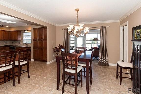 3rd image of 19 Cloverdale Ct S