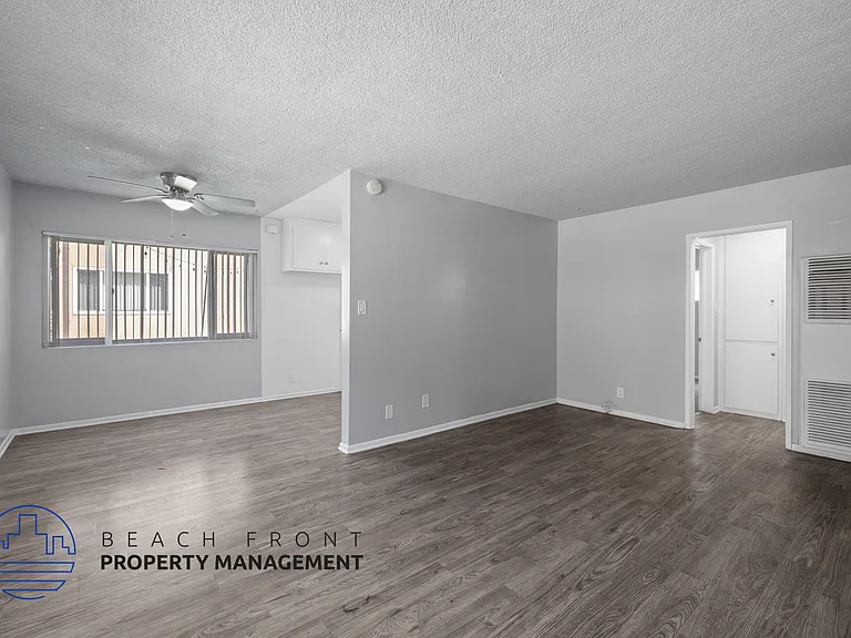 745-747 Venice Way — Photo 8