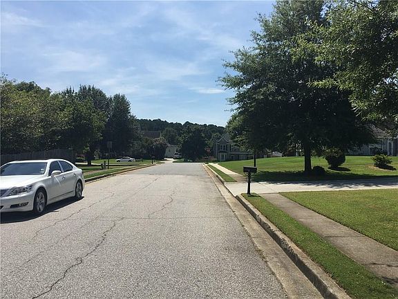 3rd image of 3683 Rolling Meadows Way