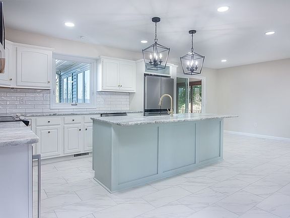2nd image of 7 Long View Dr