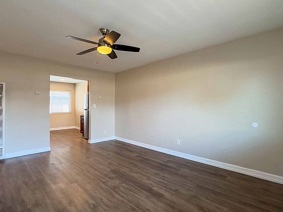 5th image of 4233 Euclid Ave #4245-1/2