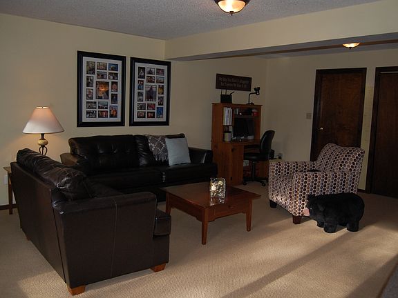 3rd image of 9 Blackberry Ln