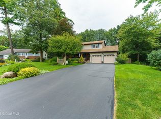 22 Elizabeth Dr, Voorheesville, NY 12186