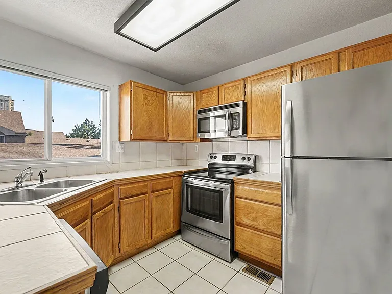 4594 E Kentucky Pl — Photo 10