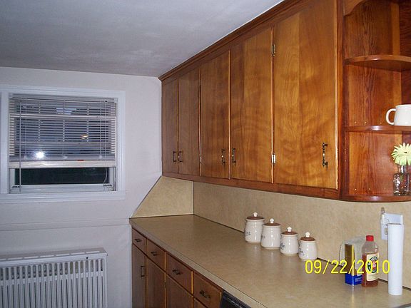 Spacious Kitchen w/lots of storage