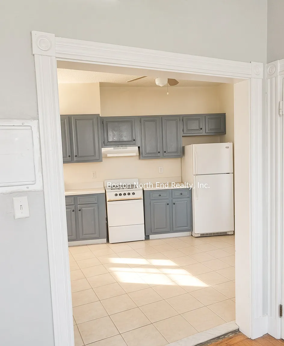304 Hanover St — Photo 3