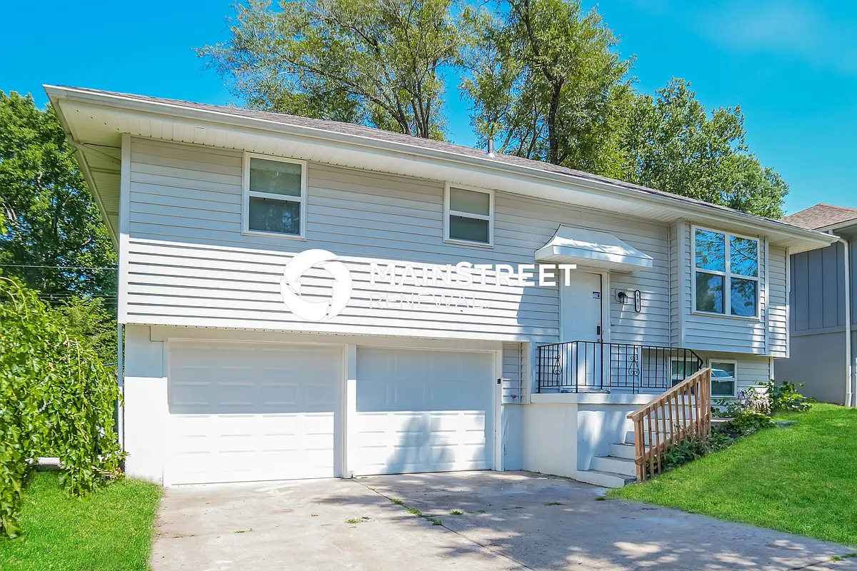 Front View - 601 S Central St