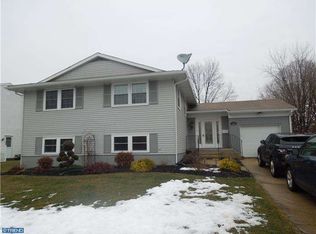 704 Hunters Ln, Mount Laurel, NJ 08054