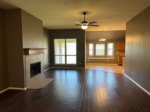 4th image of 2421 Vintage Park Ln