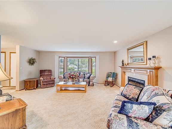 3rd image of 5621 Lakeland Hills Way SE