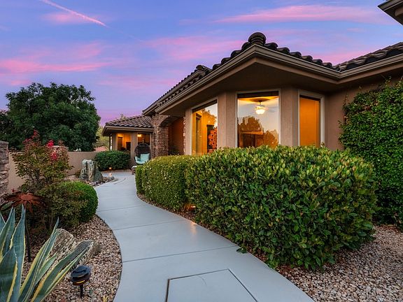 2nd image of 1007 N Sunset Dr