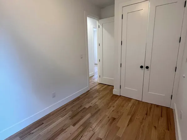 1035 Halsey Street image 10 of 15