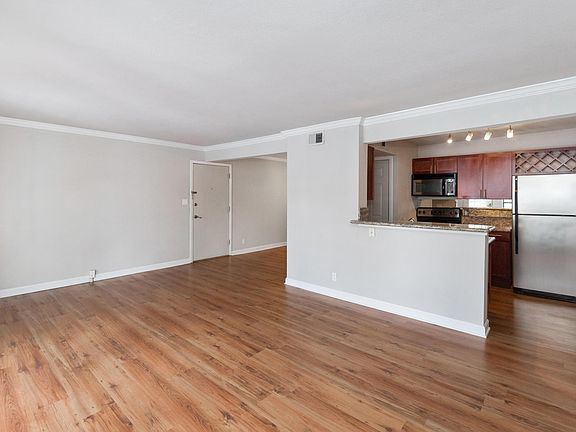 5th image of 4727 Jarboe St APT 34