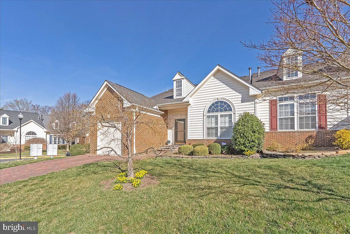 3 bed, 3.5 bath, 3040 sqft, $3,600 — Photo 3
