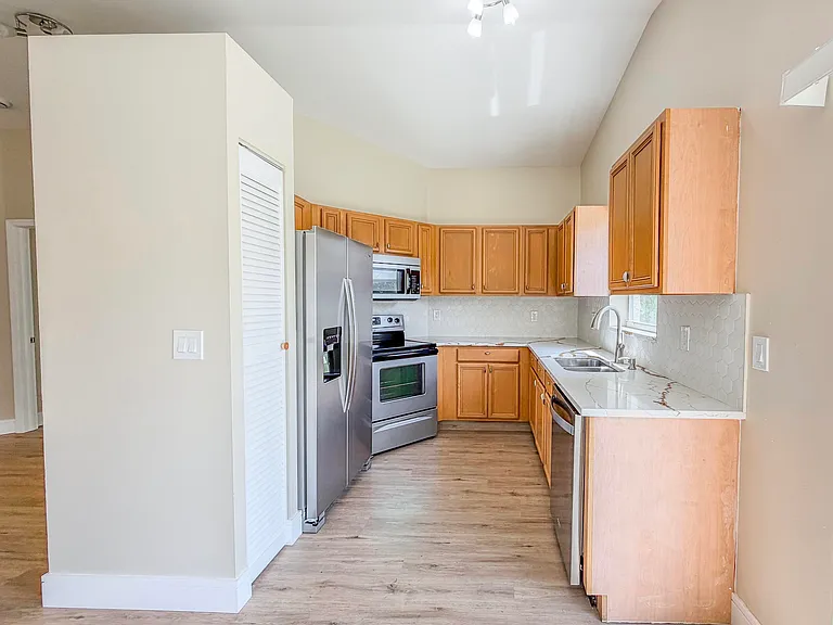 90 NW 42nd Way — Photo 8