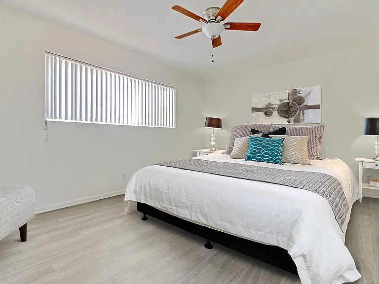 Woodman Apartments — Photo 45