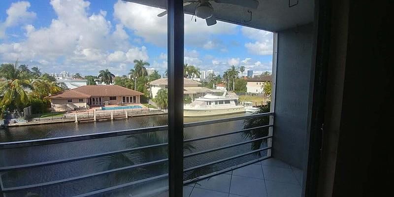 1st image of 2935 NE 163rd St APT 3M