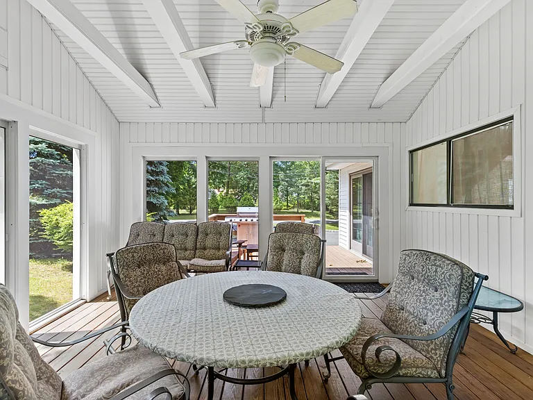14 Beach Plum Rd — Photo 8
