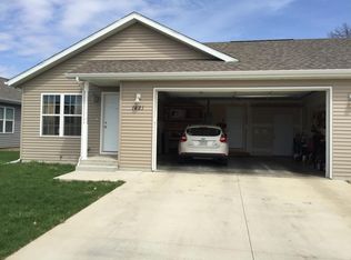 1421 Springbrook Dr, Cedar Falls, IA 50613