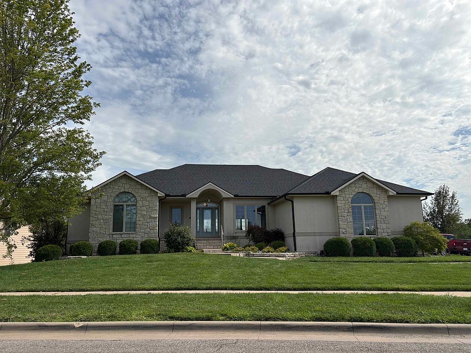 1st image of 2204 Pinecrest Cir