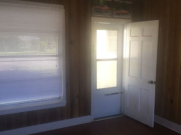 3rd image of 614 S Avenue J