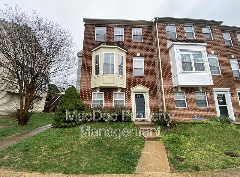 1st image of 413 Dundee Pl