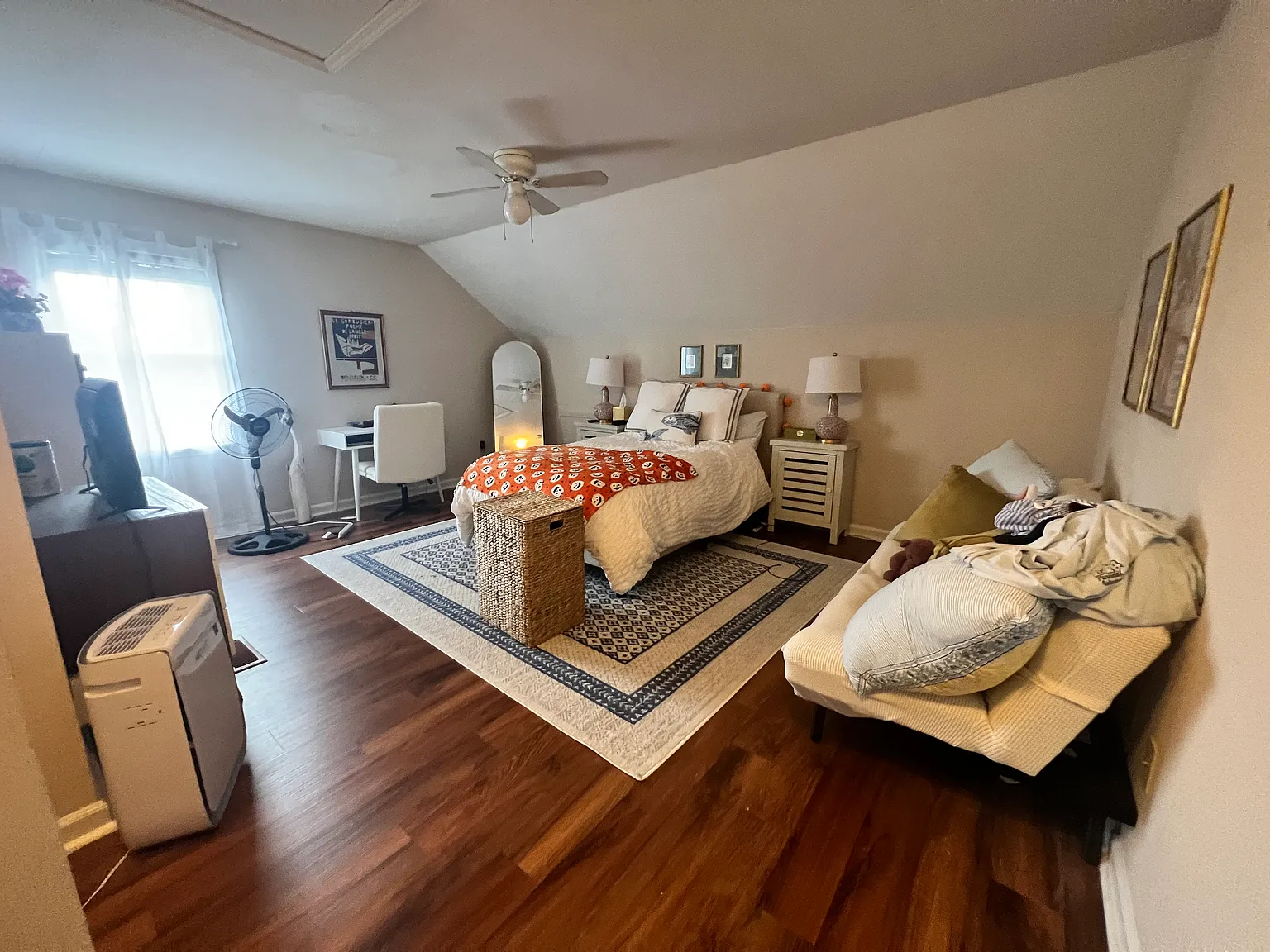 4 bed, 1696 sqft, $4,300 — Photo 2
