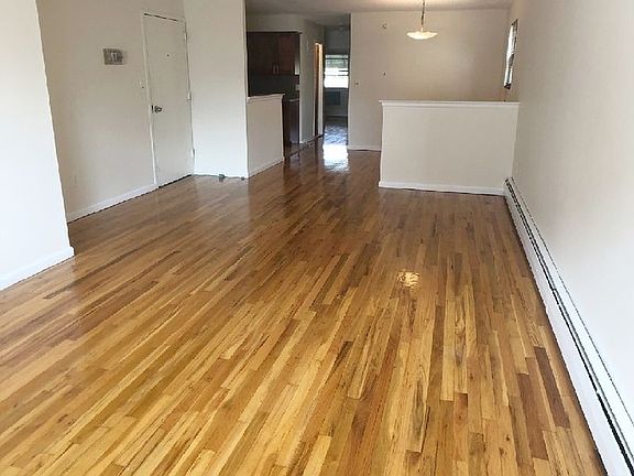 4th image of 25-18 35th St #3T
