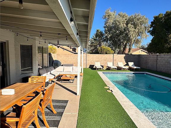 4th image of 1049 N Sailors Way