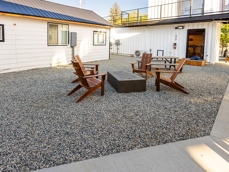 Central courtyard with firepit (now including pizza oven and grill)