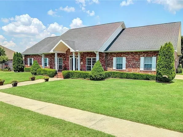 1440 S River Meadows Dr, Fayetteville, AR 72701