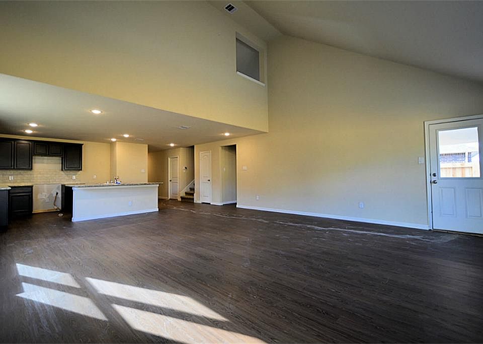 2nd image of 14 Rodeo Bend Dr