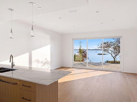 2nd image of 2525 Rothesay Ave #3