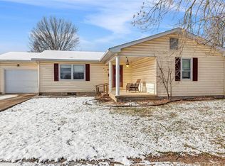 805 N 4th St, Elsberry, MO 63343