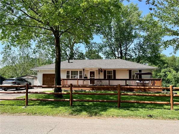 1526 E Hayward Ave, Independence, MO 64050