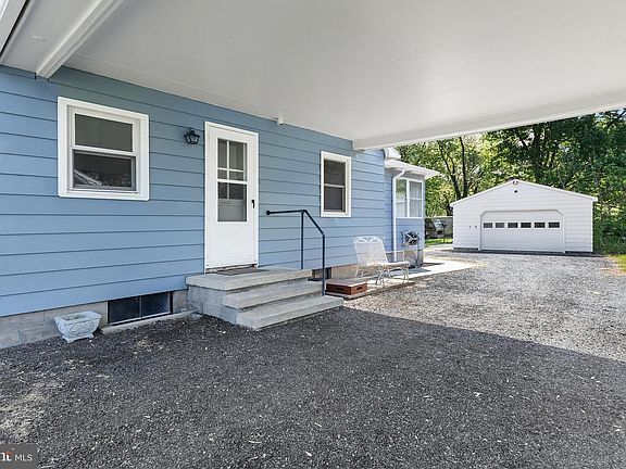 3rd image of 31303 Dukes Bridge Rd