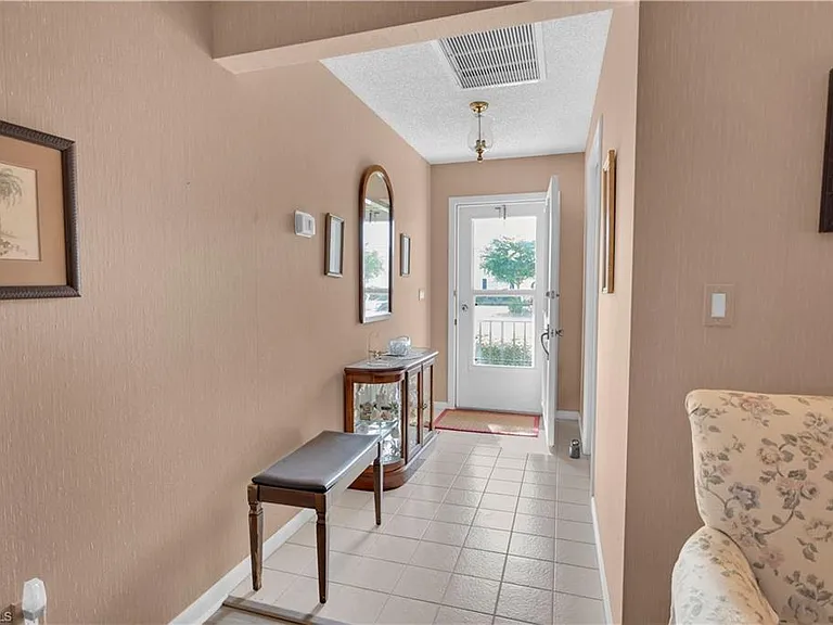 1251 Broadwater Dr — Photo 3