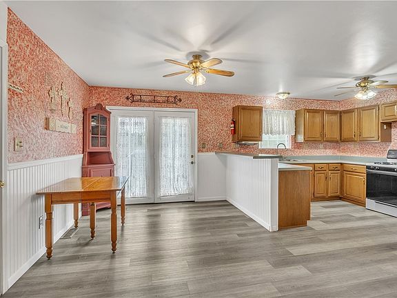2nd image of 205 W Grove St
