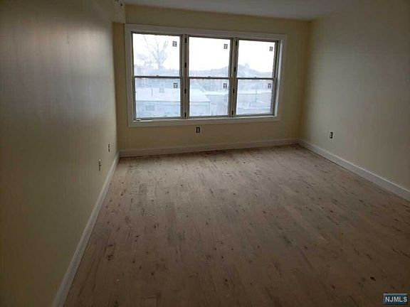 5th image of 531-533 Kearny Ave #3