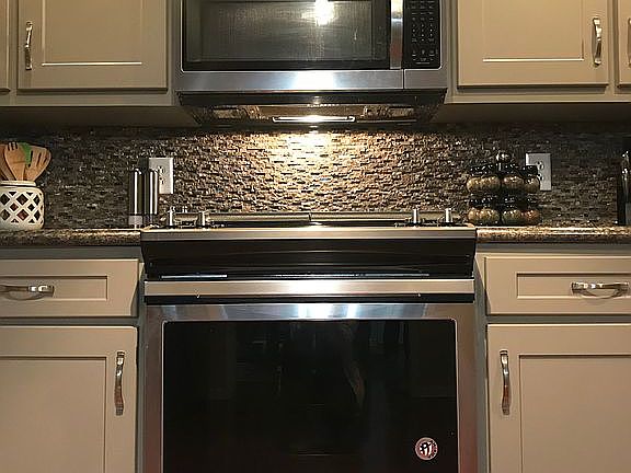 4th image of 2319 Crown Hill Dr