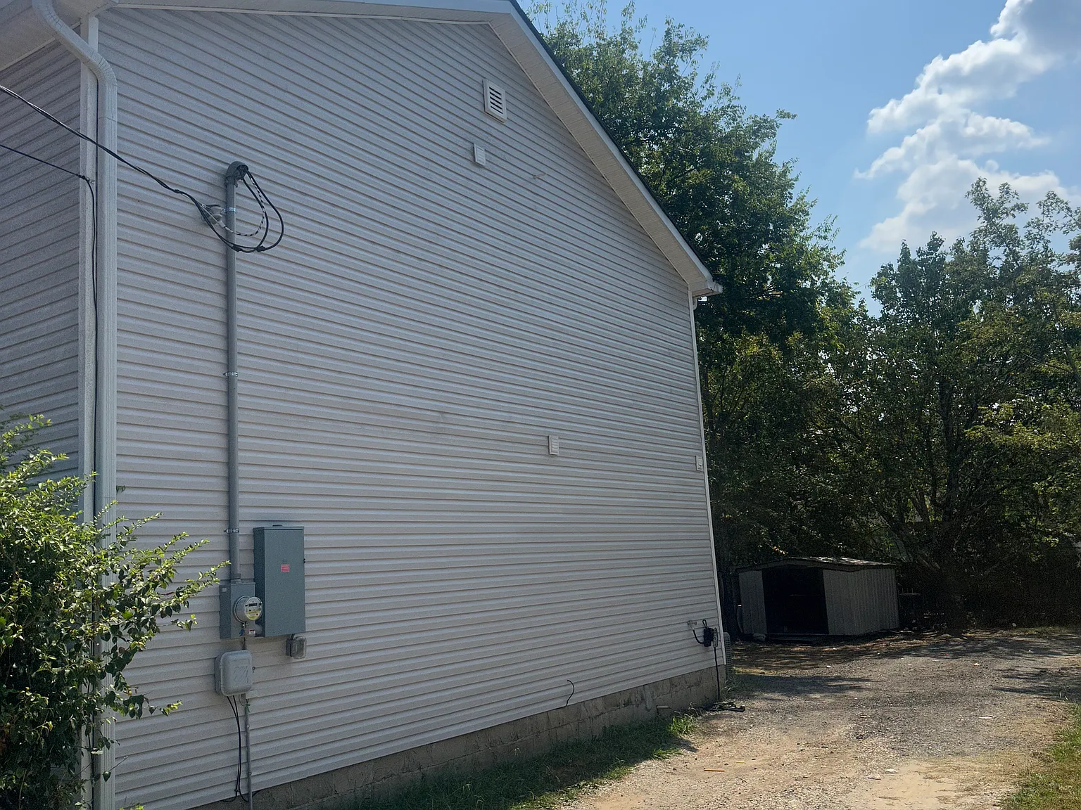 2 bed, 1.5 bath, 1200 sqft, $1,850 — Photo 2