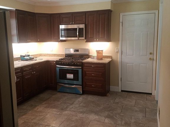 3rd image of 804 Regency Ct