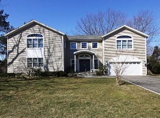 25 Arbor Rd, Roslyn Heights, NY 11577