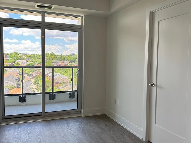 858 Dupont St #821 — Photo 10