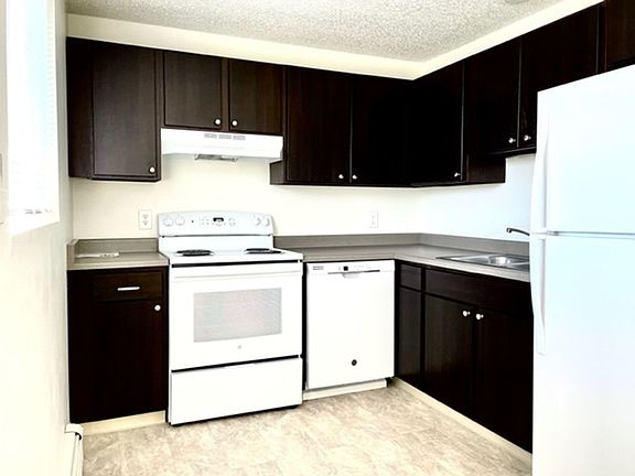 2nd image of 720 Moore St #6