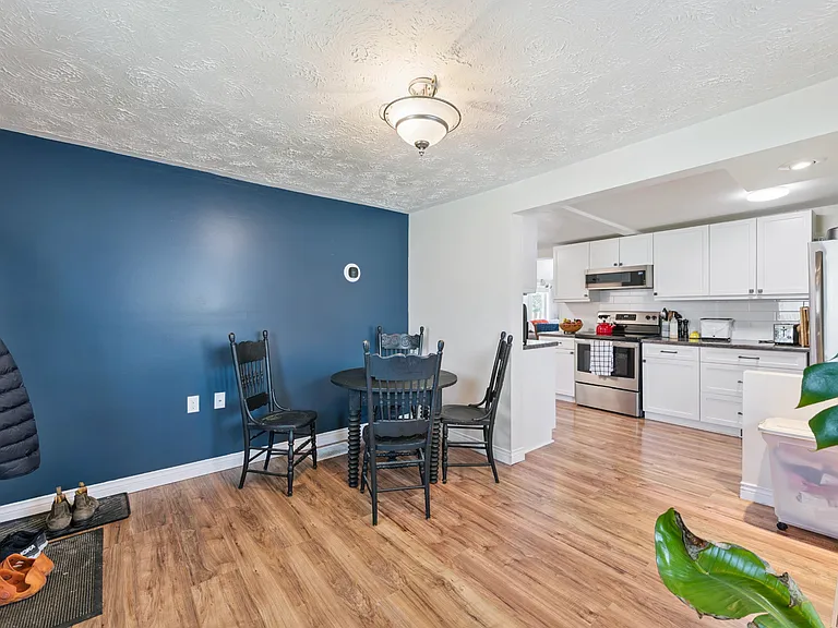 161 Grange St — Photo 3