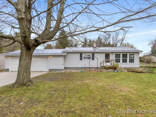 9410 Peck Rd, Greenville, MI 48838